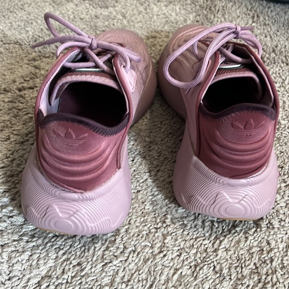 Women’s adiform SLTN sneaker size 7 brand new - Picture 2 of 5